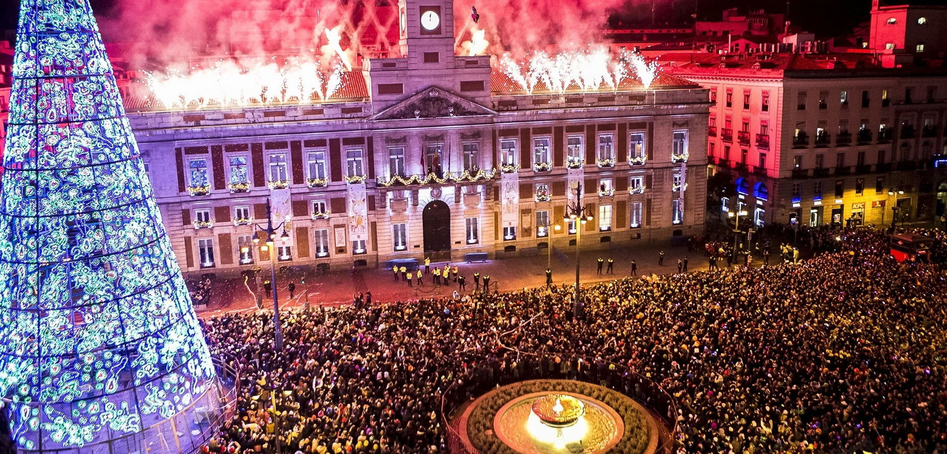 3. Vivir la tradición de comer las 12 uvas en Puerta del Sol (31 de diciembre)