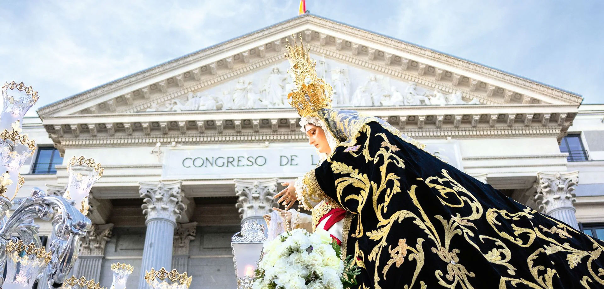 Descubre cómo la capital transforma su asfalto en un escenario de fervor y cultura