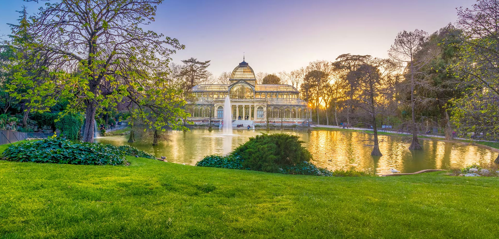 Pasear por El Retiro al caer la tarde
